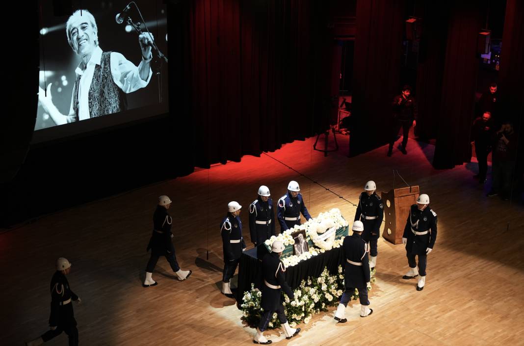 Edip Akbayram'a son veda! 11